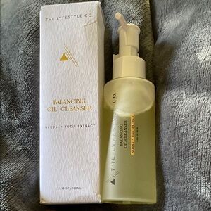 The Lylestyle Co. Balancing Oil Cleanser 3.38 oz NWOB